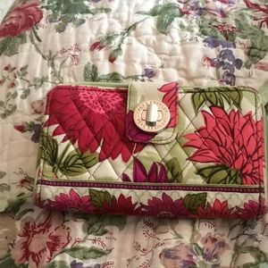 ! Vera Bradley Turnlock Wallet
